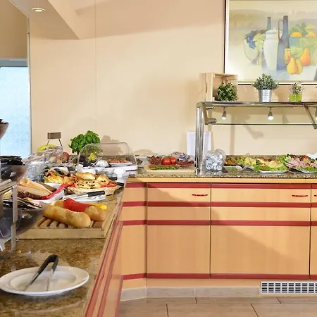 Отель Michel Frankfurt Airport 4*